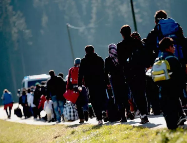 Гърция строи още четири лагера за мигранти