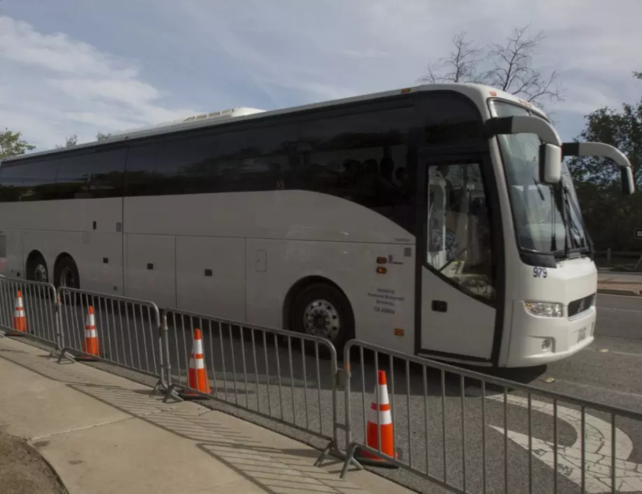 Българин с положителен PCR тест пропътува Европа в пълен автобус