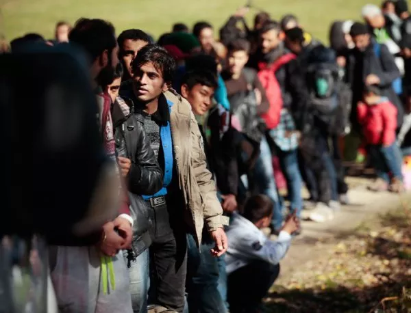 "Стратфор": Бежанската вълна ще спре България и Румъния за Шенген*