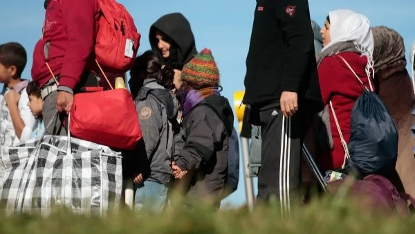 Хванаха нелегални мигранти и край Септември 