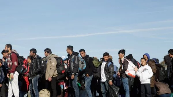 МО: Водят се преговори с гръцките власти за връщане на нелегалните имигранти