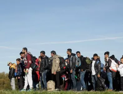 77 000 бежанци остават блокирани в държавите от 