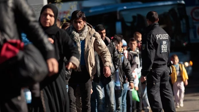 Рекорден брой мигранти напускат доброволно Германия