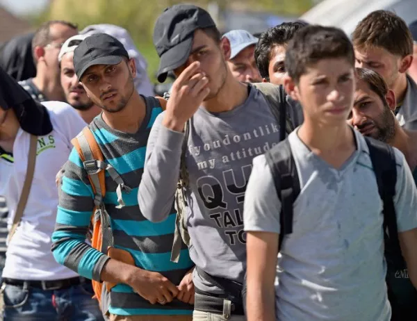 Напускащите България мигранти са повече от влизащите