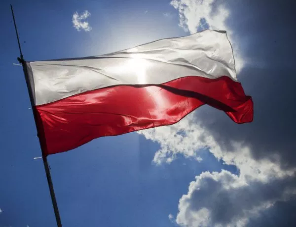 Полша обвини руски диспечери и "трето лице" в умишлено провокиране на самолетната катастрофата над Смоленск