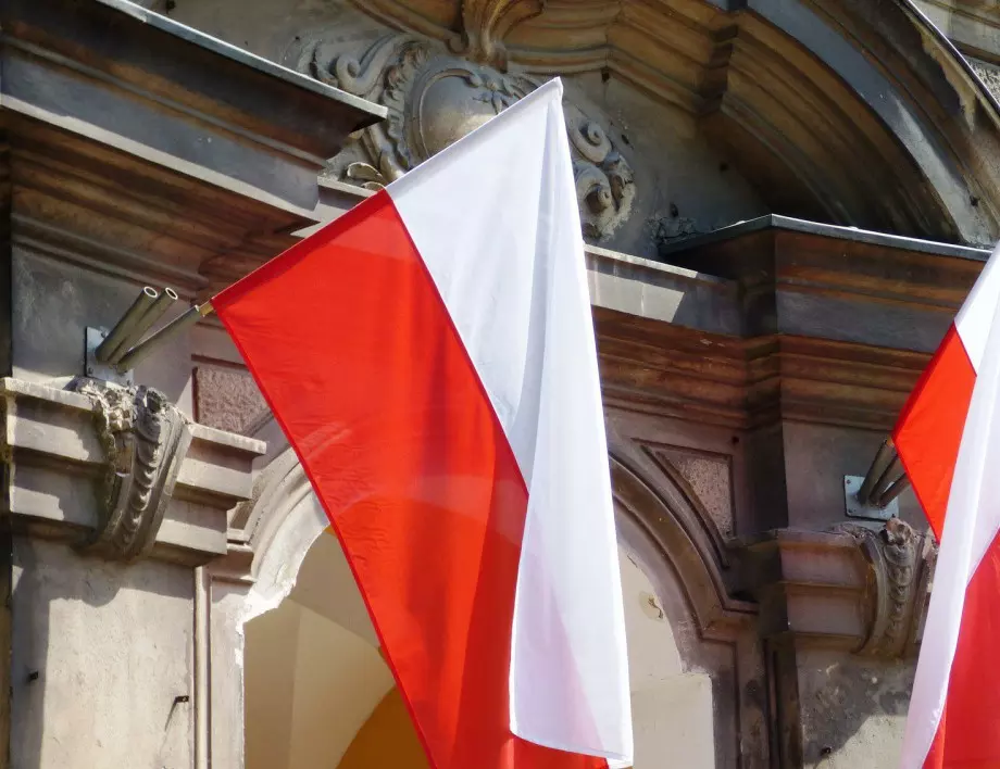 Училищата в Полша остават затворени до 24 май  