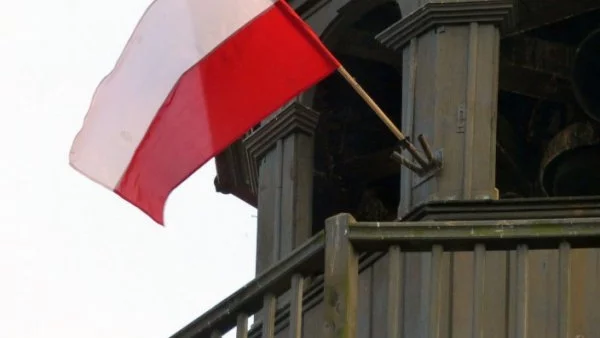 Полша забрани комунизма, ще разрушава съветски паметници
