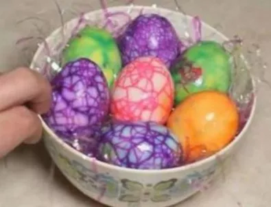 Уникален метод за боядисване на яйца