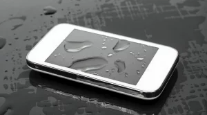 Какво да направите, ако смартфонът ви се намокри 