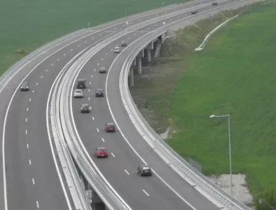 Натоварен е трафикът по автомагистрала „Струма“, главен път Е-79 и второкласен път-19 Симитли – Гоце Делчев