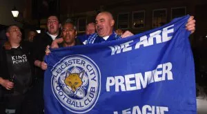 СНИМКА: Находчиви търговци остроумно вече печелят от звездите на Лестър