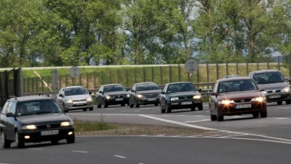 Полицията ще раздава безплатни "hands free" устройства на новите собственици на автомобили