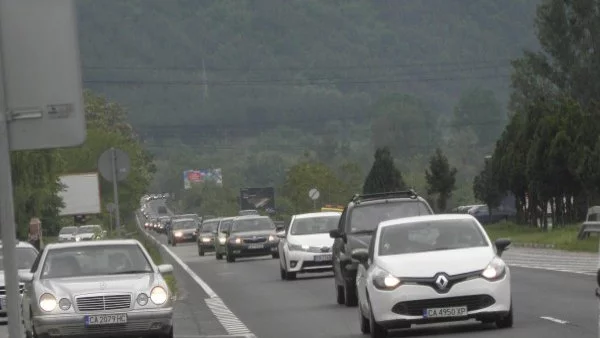 150 000 автомобила напускат София за Великден