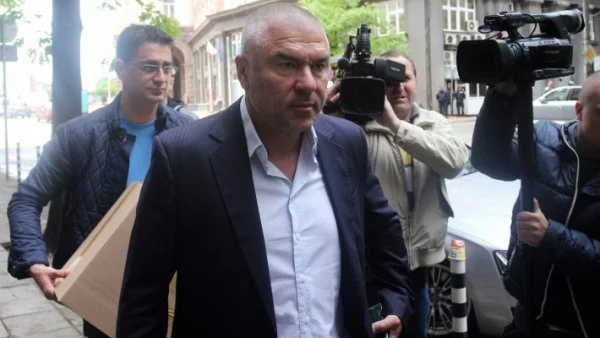 Комисия в парламента се въздържа да одобри референдума на Марешки