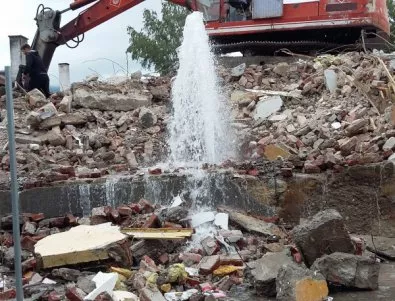 Строители измъкнаха водопровод в Асеновград