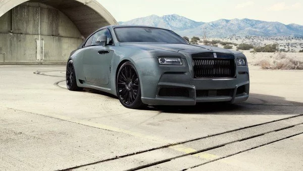 Този Rolls-Royce Wraith е мечтата на всеки рапър (видео)