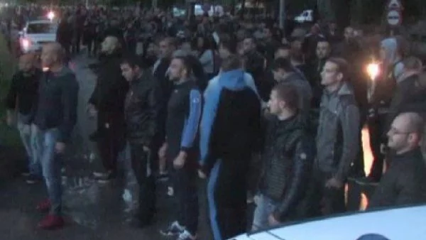 Ранени и сред протестиращите в Раднево, и сред полицаите (ВИДЕО)