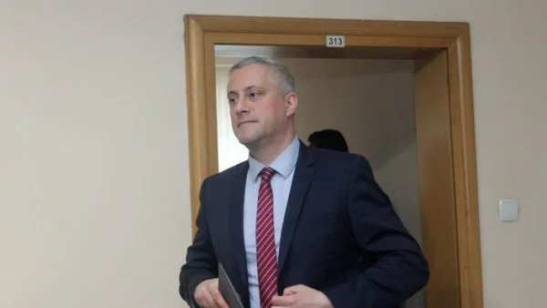 Лукарски слива две ведомства в Агенция за икономически растеж