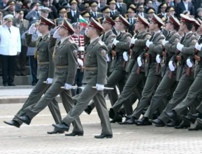 Родителите на загинали зад граница български военни ще вземат наследствената им пенсия
