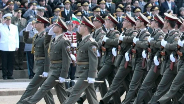 Родителите на загинали зад граница български военни ще вземат наследствената им пенсия