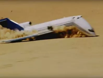 Какво се случва в самолета, когато пада (ВИДЕО)