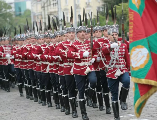 Какво видяха присъстващите на военния парад в София (СНИМКИ)