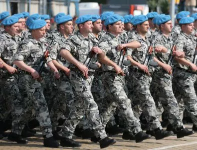 Служебният кабинет се сети да променя спешно закон заради натовските военни