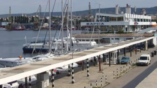 Жена осъди община Варна след инцидент със заря на Морска гара