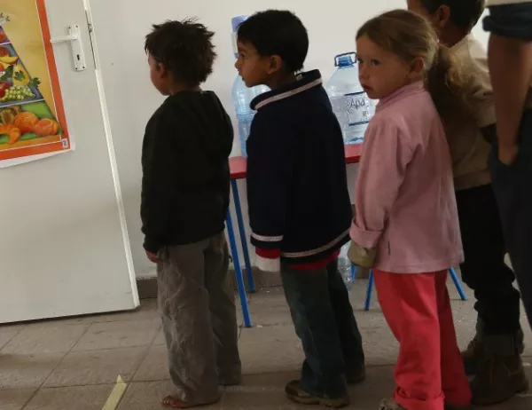 Родители искат спиране на ромите от училище в Раковски - заради хепатит А