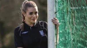 Стриптизьорка става рефер в английската Висша лига (СНИМКИ, 18+)