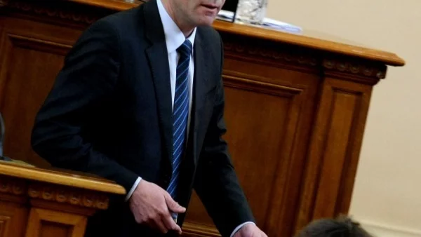 ДПС иска цялото правителство да си замине, ако Симеонов не подаде оставка