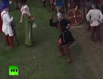 Руснак рицар сваля дрон с копие (Видео)