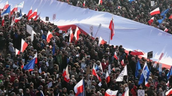 Как се правят антиправителствени протести в Полша?