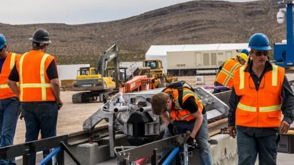 Успешно изпитание на скоростния влак Hyperloop (ВИДЕО)