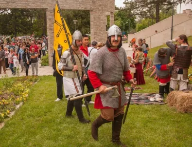 Възстановки на римски легионерски битки на фестивал край Свищов