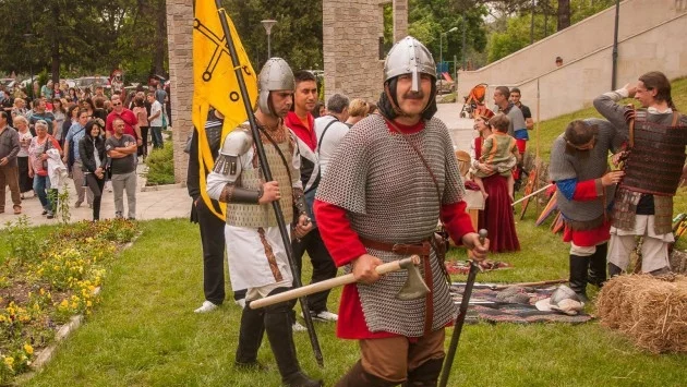 Възстановки на римски легионерски битки на фестивал край Свищов