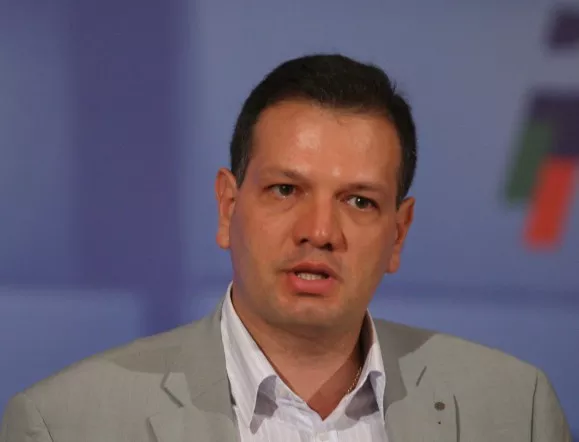 Гражданската квота на РБ искала избори, а проуправленската част - мандат