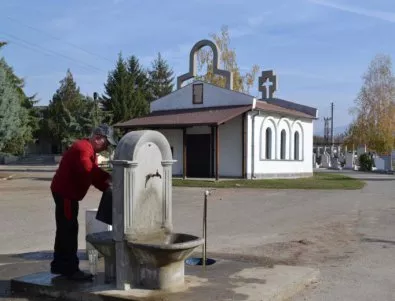 Вандали поругаха гробищния парк в Казанлък