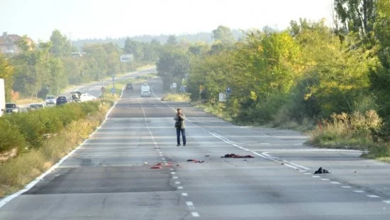 Пияна испанка кара в насрещното без предно колело