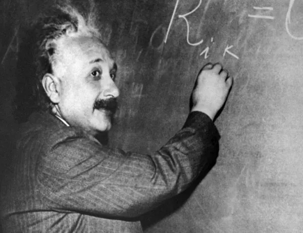 Продадоха писма на Айнщайн до негов приятел за 1,7 млн. долара