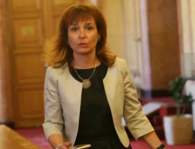 Русинова: Социалният министър не прави социалистическа политика