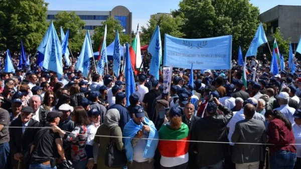 Напрежение в Джебел, полиция разтървава привърженици на ДПС и ДОСТ