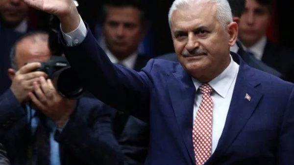 Избраха Бинали Йълдъръм за председател на управляващата партия в Турция