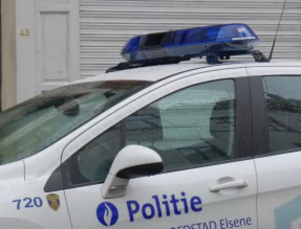 Мъж с мачете рани двама белгийски полицаи 