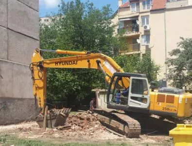 В Благоевград събарят опасна сграда по нареждане на кмета