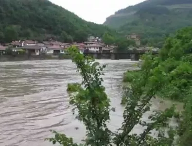 Река Янтра излезе от коритото си край Габрово