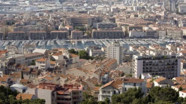 Двама загинаха след нападение с нож на гаратa в Марсилия