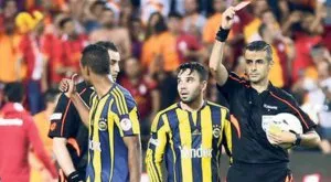 ВИДЕО: Нани си изкара най-необичайния червен картон в Турция