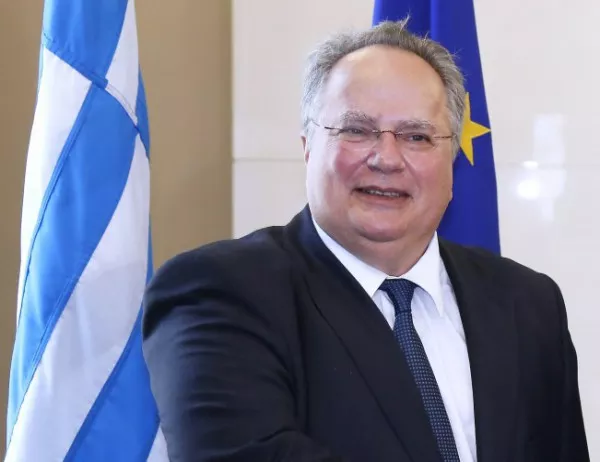 Гръцкият външен министър е получил писмо със заплахи заради преговорите за името на Македония