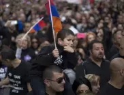Протестите в Ереван: Масови арести и боя върху руското посолство (ВИДЕО)